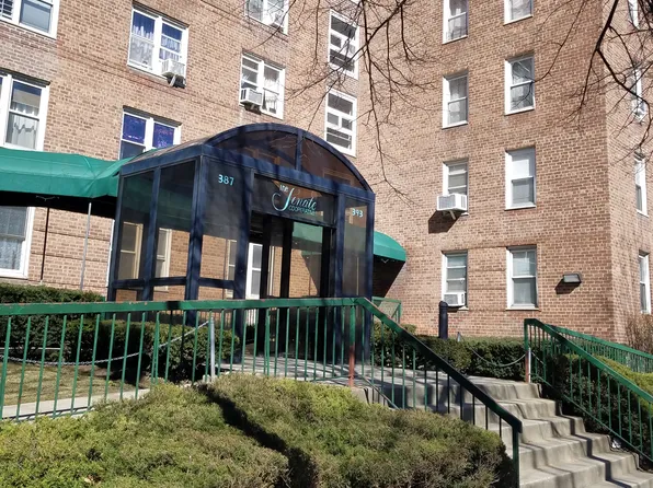 393 Avenue S image 1 of 9