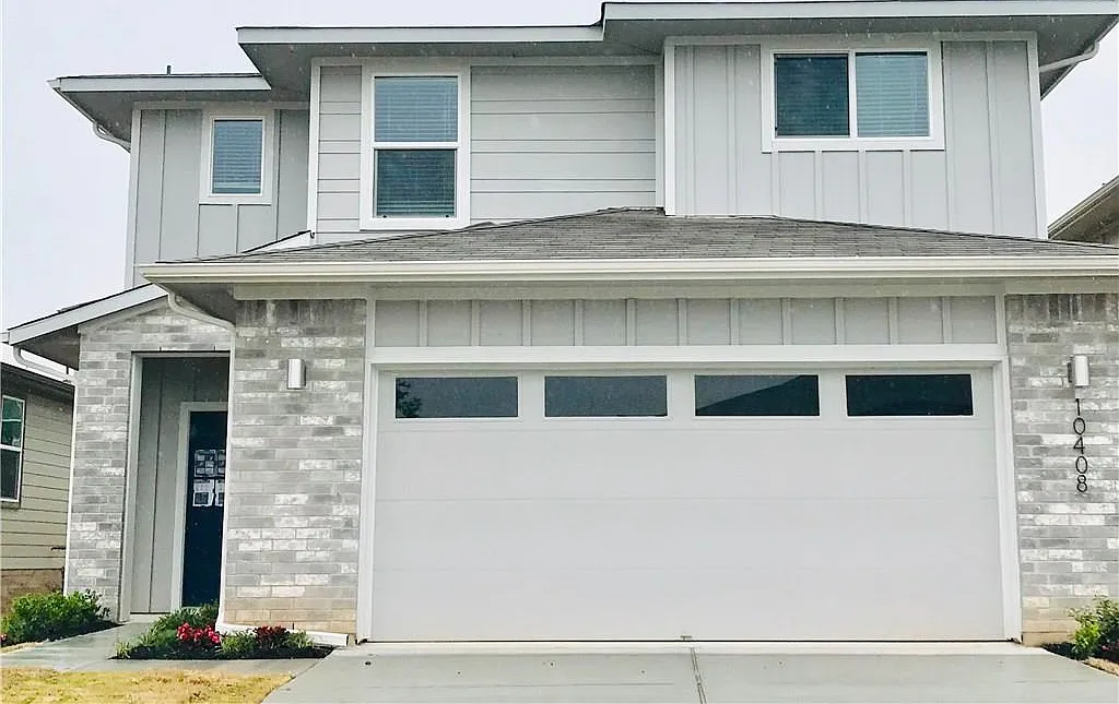 4 bed, 2.5 bath, 2138 sqft, $2,350 — Photo 2