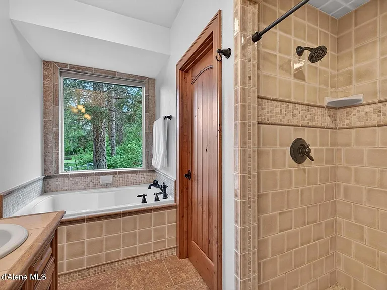 37371 E Hayden Lake Rd — Photo 29