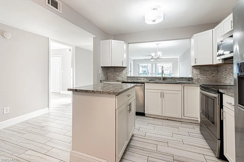 3 bed, 2.0 bath, 1350 sqft, $2,300 — Photo 4