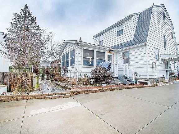 Nice concrete driveway.