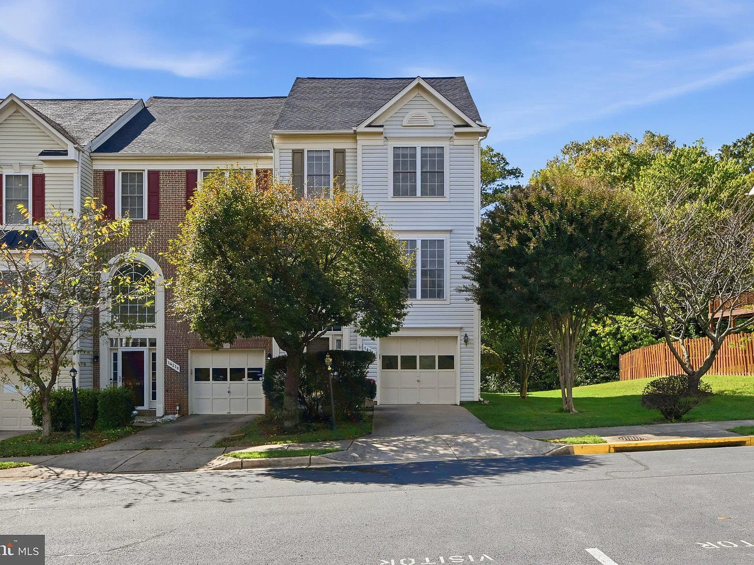 3 bed, 4.0 bath, 2069 sqft, $3,000 — Photo 1