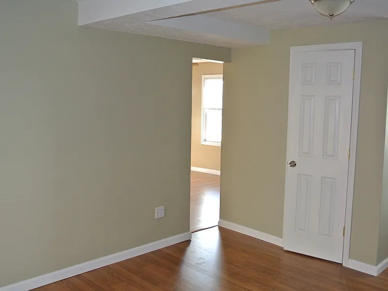 1978 E 126th St #5 — Photo 3