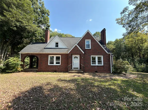 4216 N Center St, Hickory, NC 28601