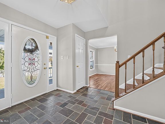 4th image of 8683 Felsview Dr