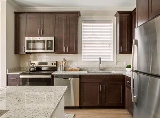 243 Steele Rd APT 635, West Hartford, CT 06117