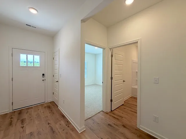 330 Ashland Dr SW — Photo 2