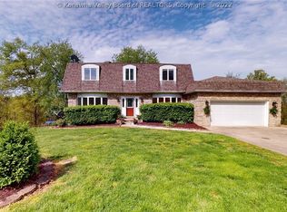 63 Summit Ridge Rd, Hurricane, WV 25526