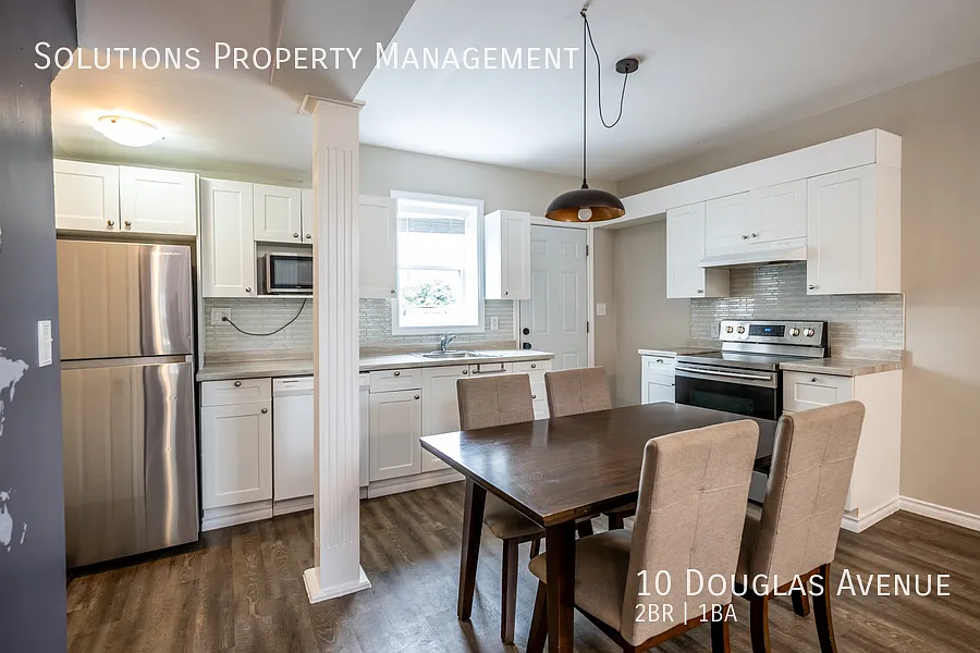 Charming Updated 2 Bedroom House — Photo 4