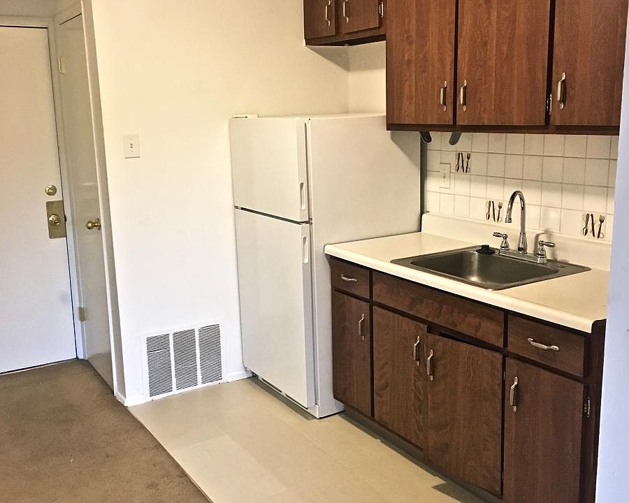 2nd image of 7396 Maple Ave APT C8
