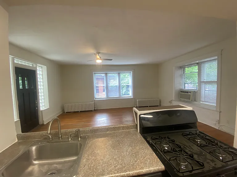 5361 Pershing Ave #1E — Photo 2