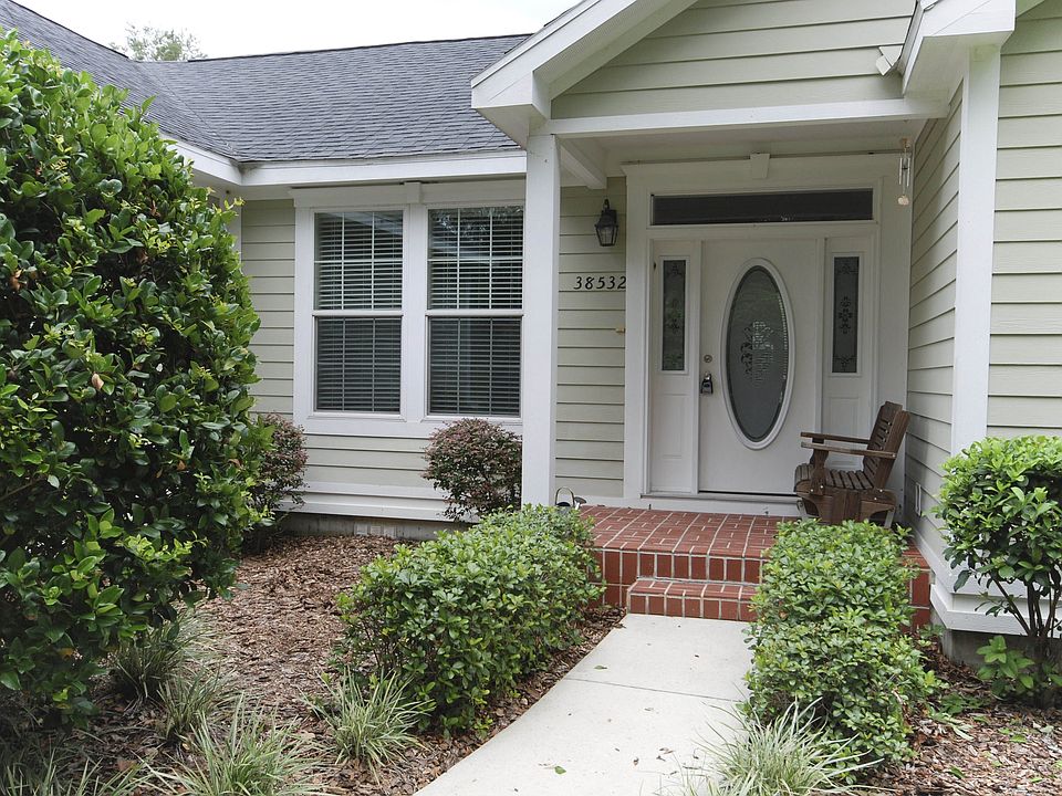 2nd image of 38532 Lakeview Dr