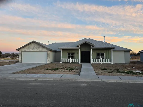 1220 Bella Vita Dr, Roswell, NM 88201