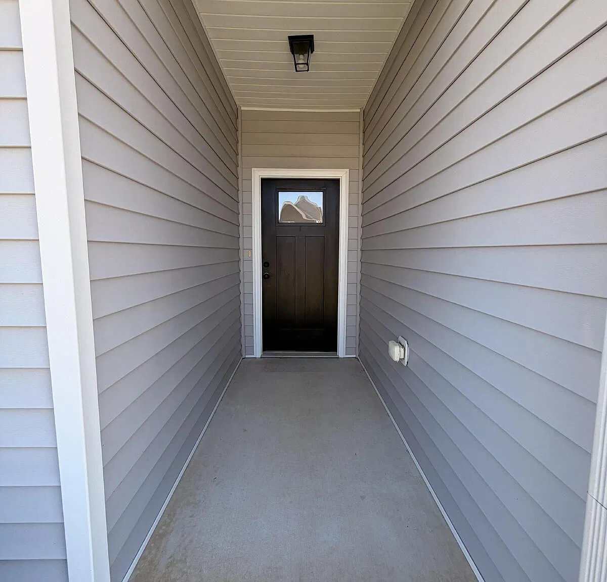 3 bed, 2.0 bath, 1609 sqft, $1,915 — Photo 2
