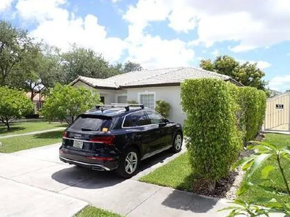 16307 NW 91st Ave, Miami Lakes, FL 33018