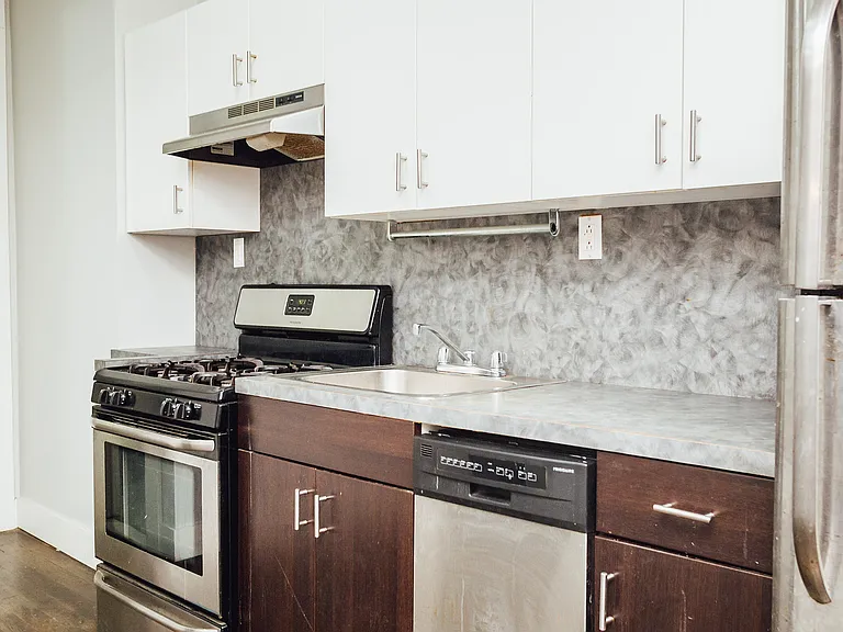 296 Harman St #1L — Photo 3