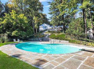 150 Factory Pond Rd, Locust Valley, NY 11560