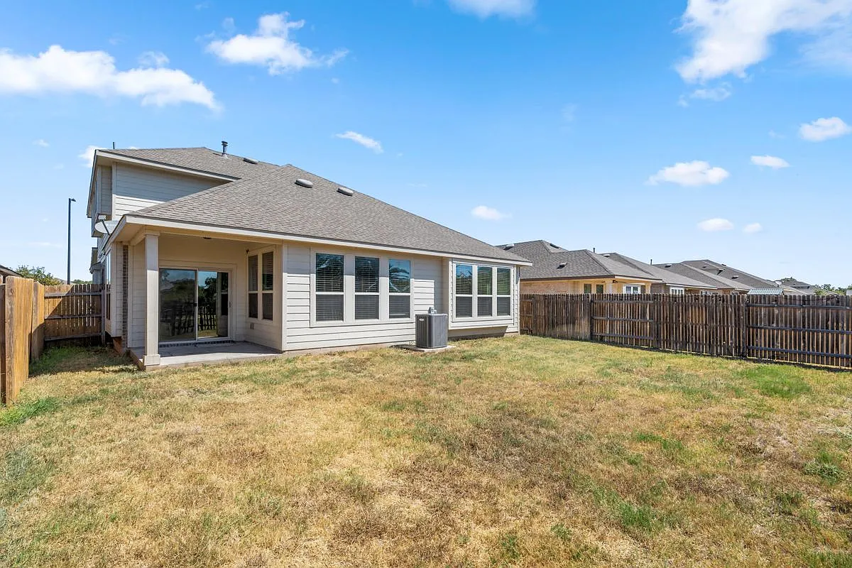 4 bed, 2.5 bath, 2839 sqft, $2,950 — Photo 3