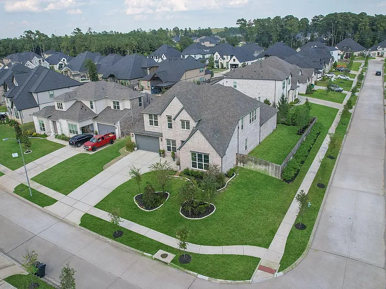 902 Falcon Hollow Ln — Photo 45