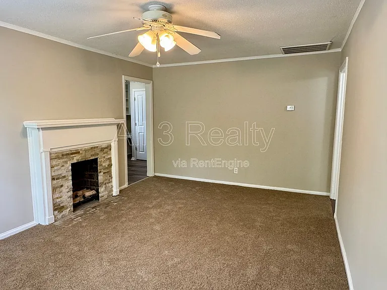 301 Bradley Dr — Photo 8
