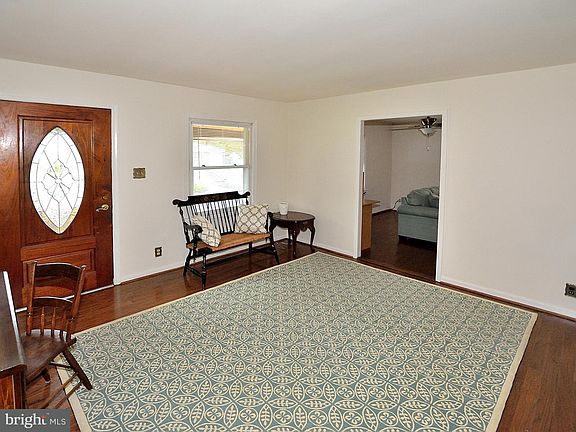 2nd image of 114 N Alder Ave