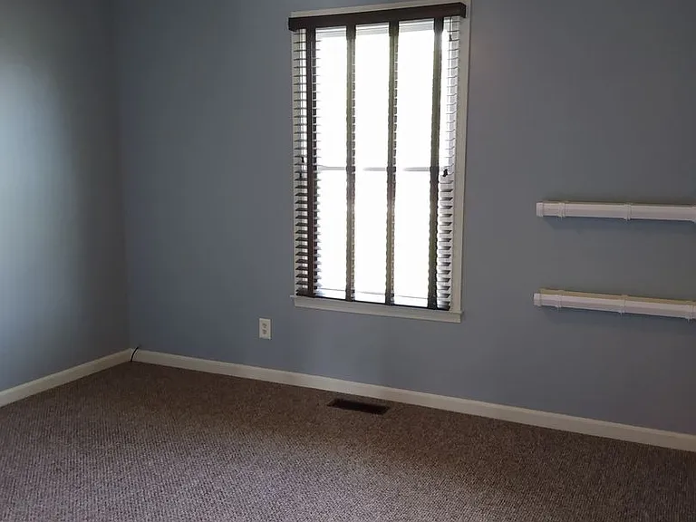 2640 Holt Ln — Photo 16