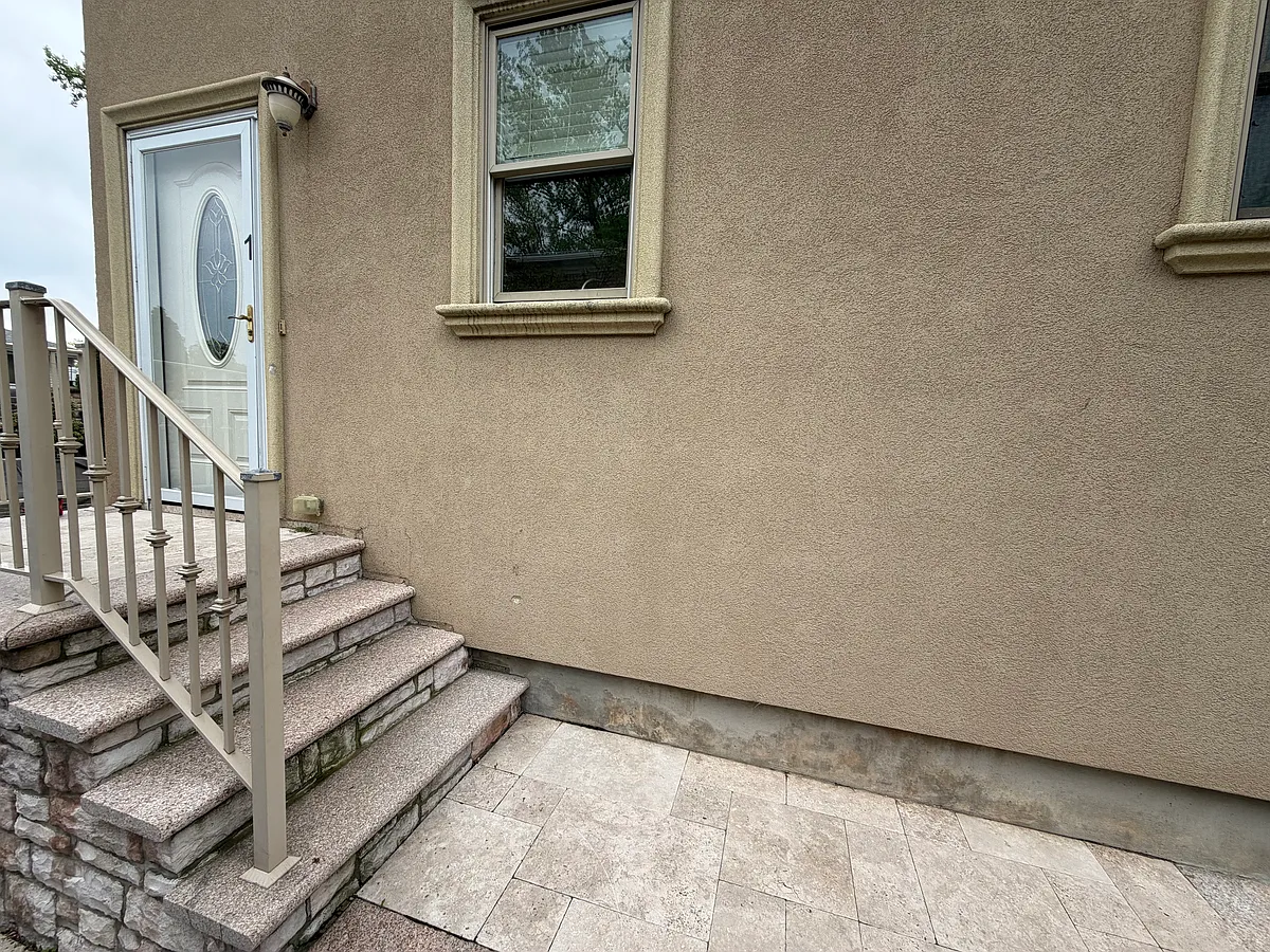 Building Photo - 488 Ionia Ave #2