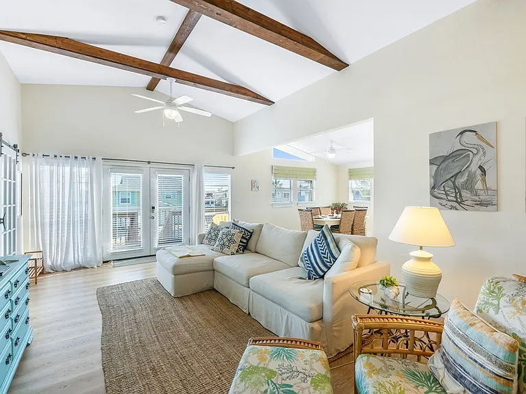 1 Lauderdale Dr — Photo 2