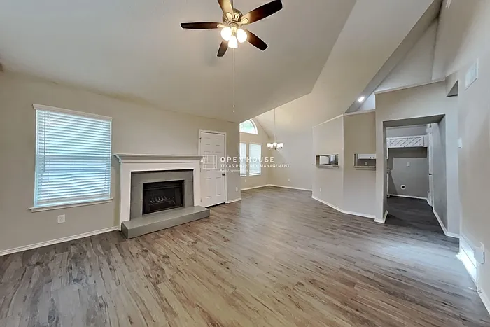 3 bed, 2.0 bath, 1348 sqft, $1,925 — Photo 3