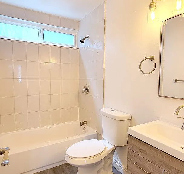 3600 S Bonita St — Photo 5