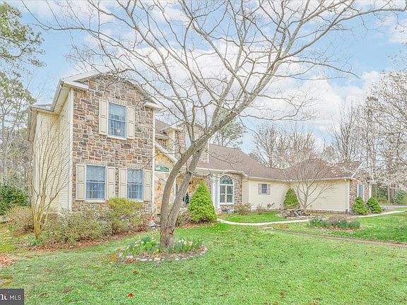 2nd image of 119 Glade Cir W