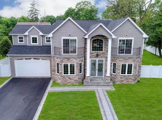 43 Narcissus Dr, Syosset, NY 11791