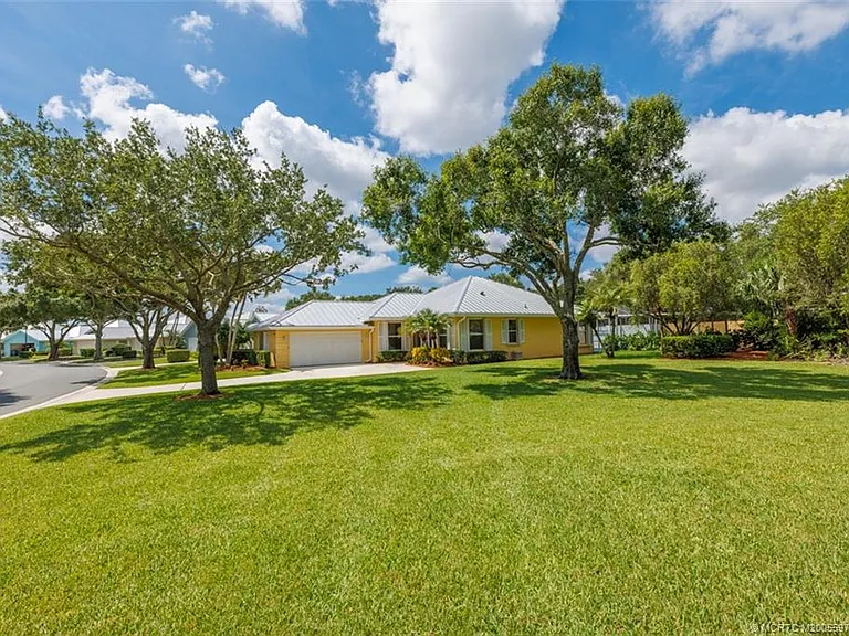 2198 SW Mayflower Dr — Photo 5