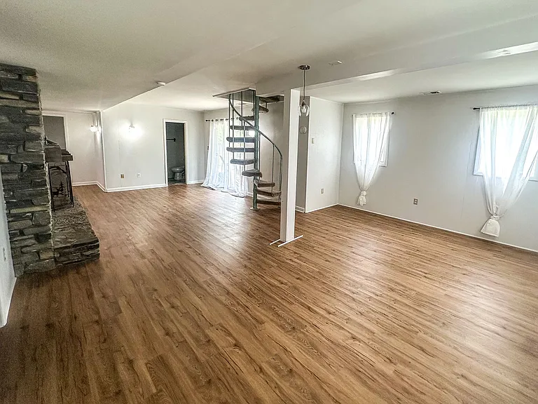713 Tenikat St — Photo 24