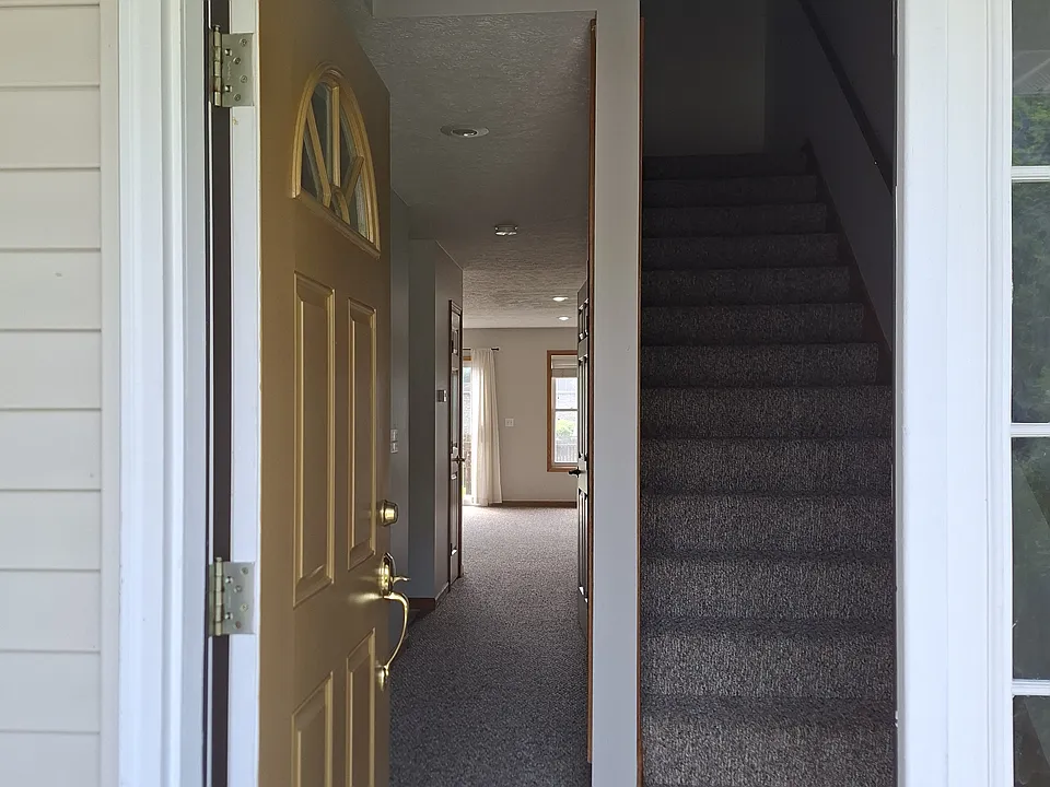 447 W South St
