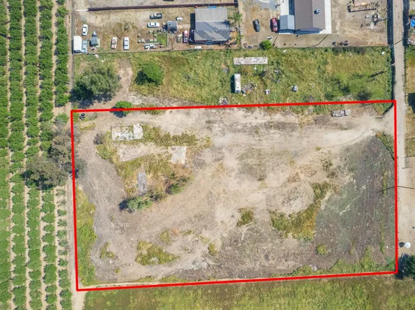 465 6th Avenue Dr, Kingsburg, CA 93631