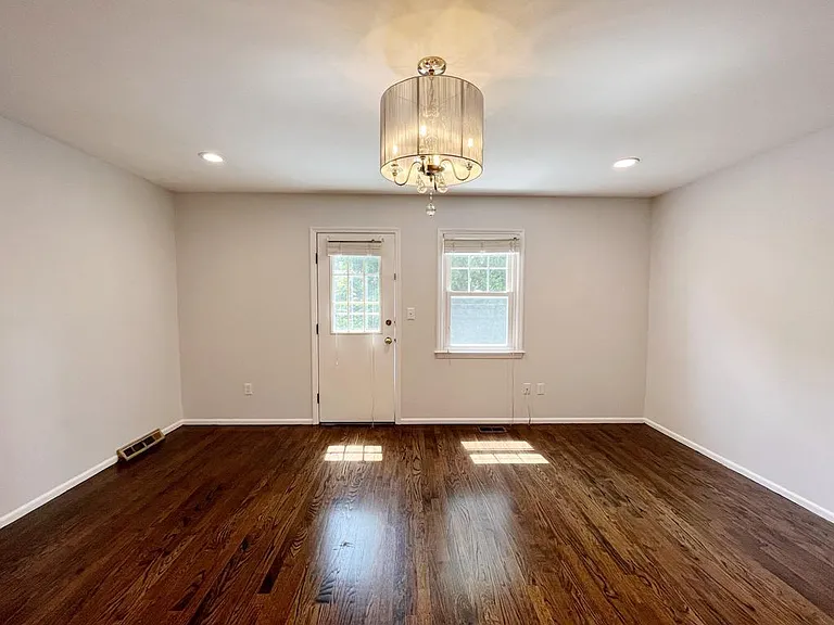 133 Seemans Ln #7 — Photo 10