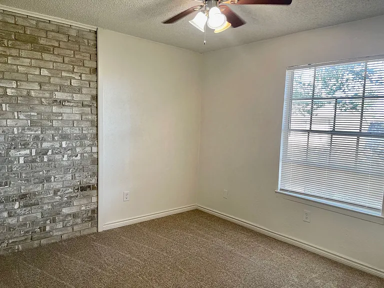 2310 Chapel Hill Ln — Photo 14