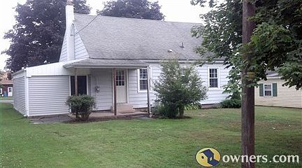 Quiet backyard great for families!