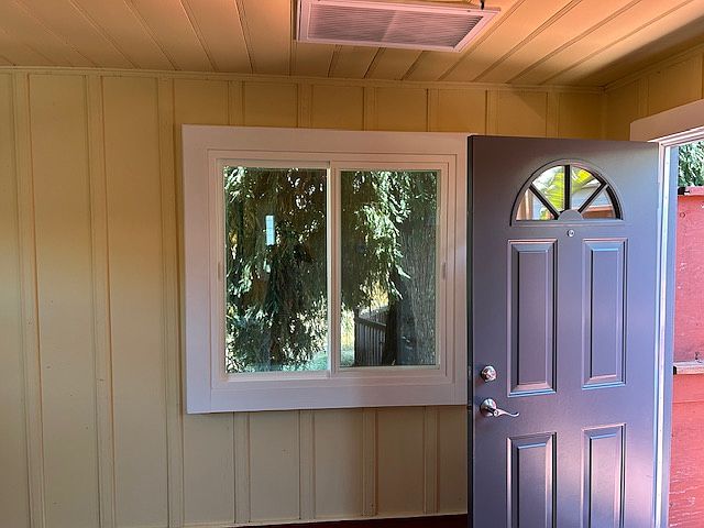 Newly remodel door and new windows in entry way