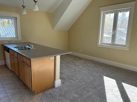 2nd image of 468 8th St #B