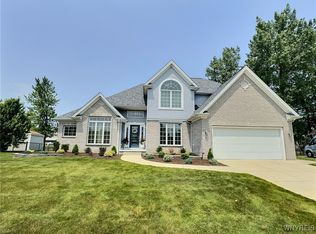 162 Arcadian Dr, Amherst, NY 14228