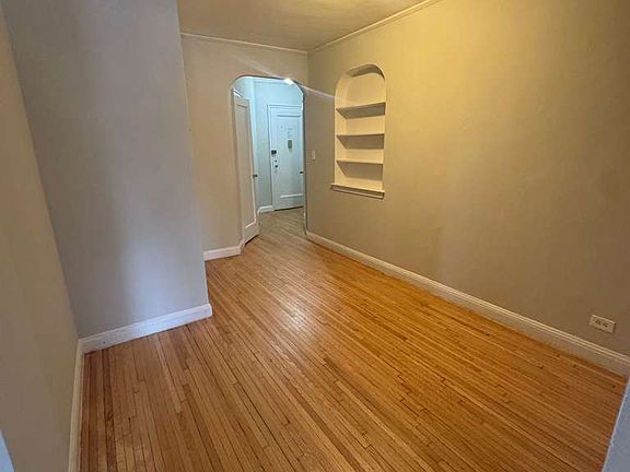 4th image of 3210 Arlington Ave APT 3E