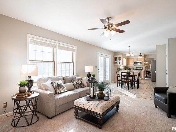 3rd image of 1116 W Brookforest Dr