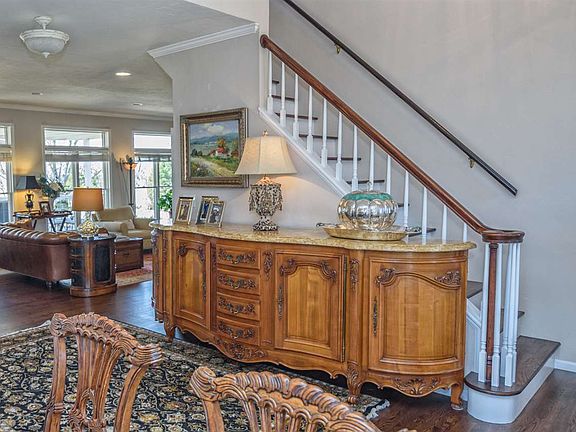 2nd image of 3009 Cabrillo Dr