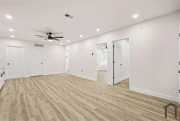 439 W Girard Ave #4 — Photo 2