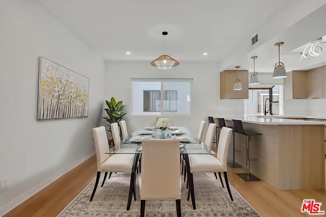 2 bed, 3.0 bath, 1361 sqft, $3,900 — Photo 4