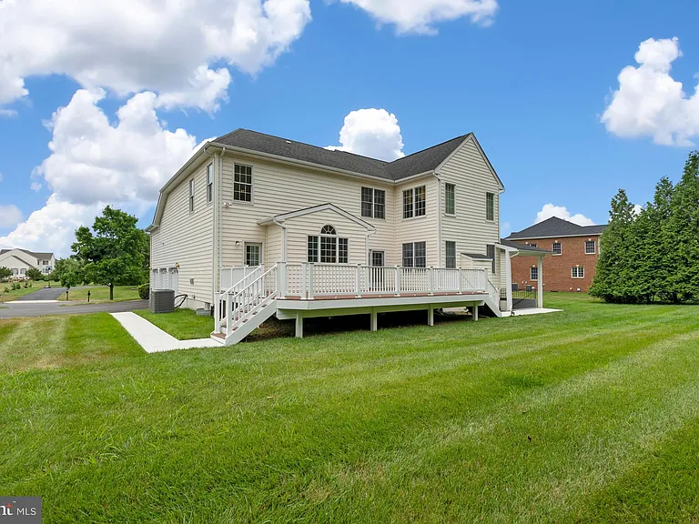 23353 Lennoxville Way — Photo 32