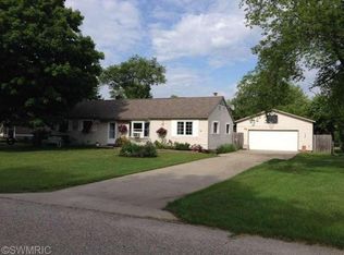 5296 Hillview Dr, Muskegon, MI 49441