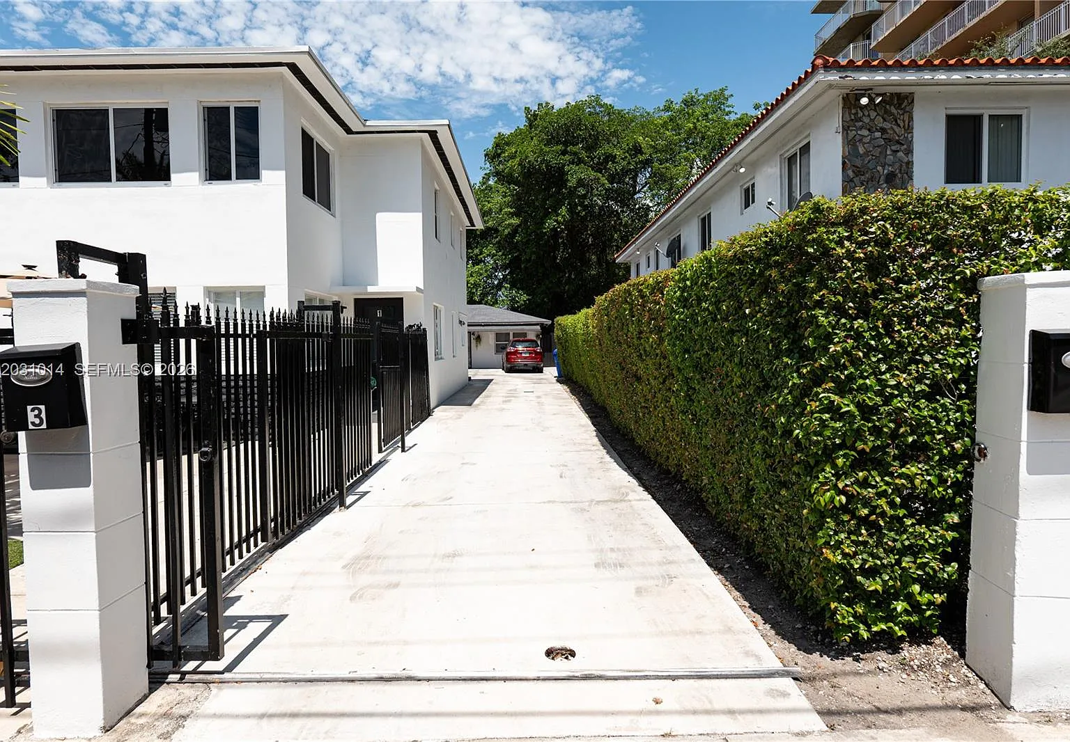 Woodside — Photo 2